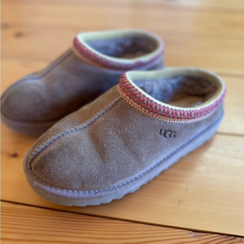 GENTLY USED - UGG Kids Tasman II Slippers - Brown Size 3